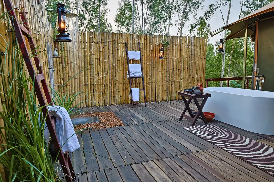 The alfresco bath deck of the Chief's Tent